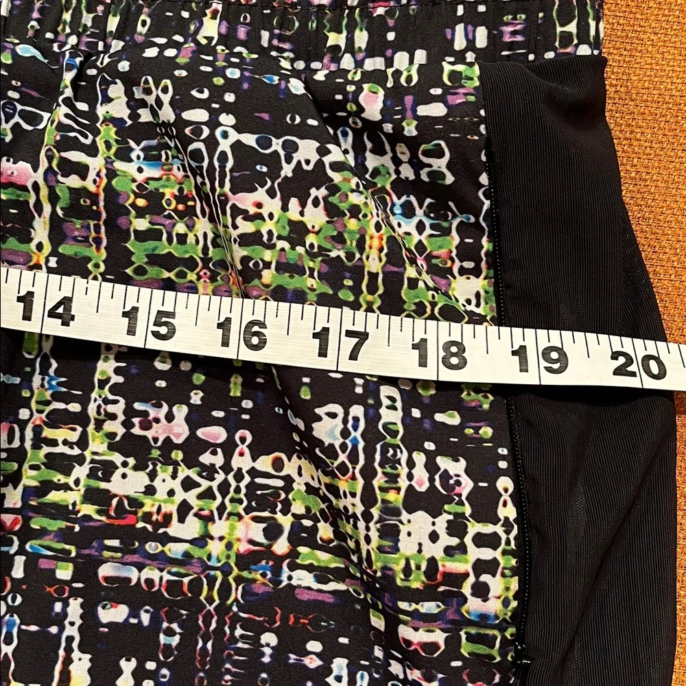 Fabletics Fallon Athletic Shorts Pattern with Compression Lining -Size L - Picture 10 of 10